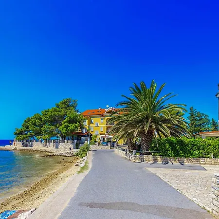 Awesome In With House Sea View